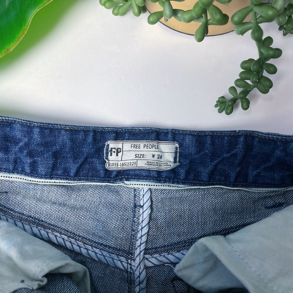 Free People Jeans Shorts distressed 24 - Picture 6 of 6